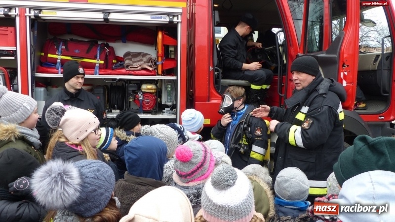 Zdjęcie w galerii na portalu naszraciborz.pl: Ferie w Bibliotece. Młodzi czytelnicy spotkali się ze strażakami wiadomości z regionu