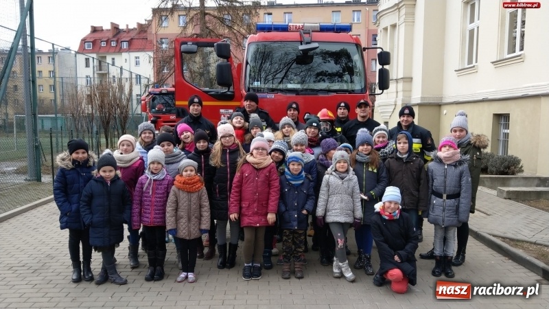 Zdjęcie w galerii na portalu naszraciborz.pl: Ferie w Bibliotece. Młodzi czytelnicy spotkali się ze strażakami wiadomości z regionu