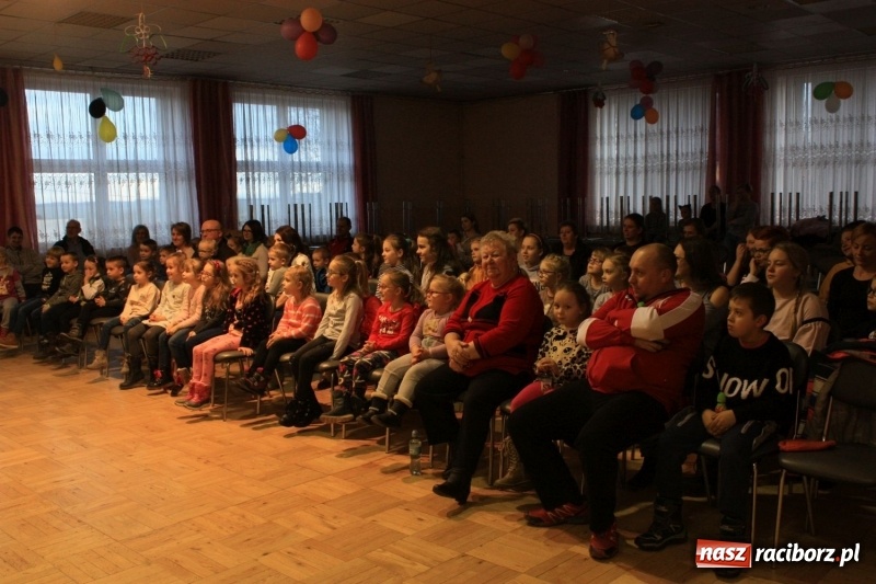 Zdjęcie w galerii na portalu naszraciborz.pl: Spektakl Detektyw Zagadka w Bojanowie wiadomości z regionu