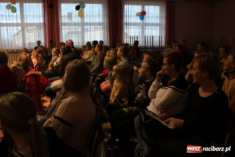 Zdjęcie w galerii na portalu naszraciborz.pl: Spektakl Detektyw Zagadka w Bojanowie wiadomości z regionu