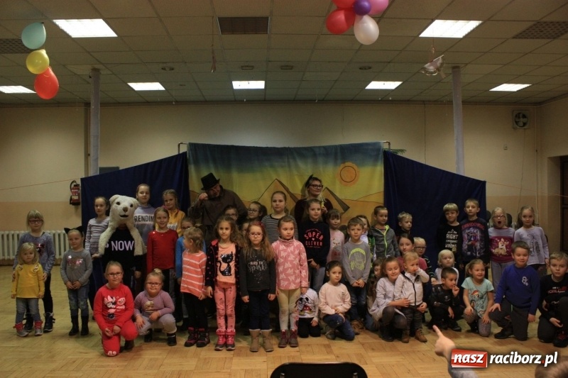 Zdjęcie w galerii na portalu naszraciborz.pl: Spektakl Detektyw Zagadka w Bojanowie wiadomości z regionu