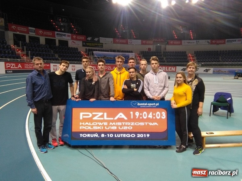 Zdjęcie w galerii na portalu naszraciborz.pl: Lekka atletyka. Złote medale uczniów raciborskiego ZSOMS wiadomości z regionu