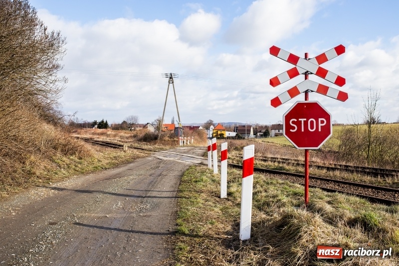 Zdjęcie w galerii na portalu naszraciborz.pl: Kolej wstrzymała likwidację przejazdów w Studziennej  wiadomości z regionu