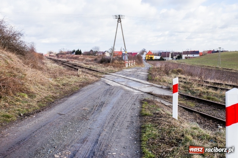 Zdjęcie w galerii na portalu naszraciborz.pl: Kolej wstrzymała likwidację przejazdów w Studziennej  wiadomości z regionu