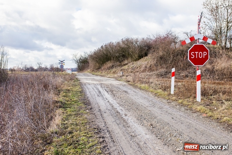Zdjęcie w galerii na portalu naszraciborz.pl: Kolej wstrzymała likwidację przejazdów w Studziennej  wiadomości z regionu