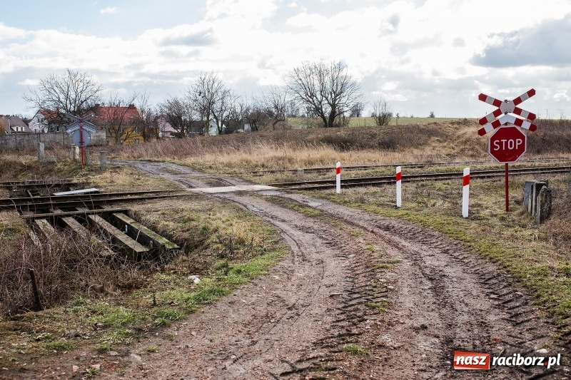 Zdjęcie w galerii na portalu naszraciborz.pl: Kolej wstrzymała likwidację przejazdów w Studziennej  wiadomości z regionu