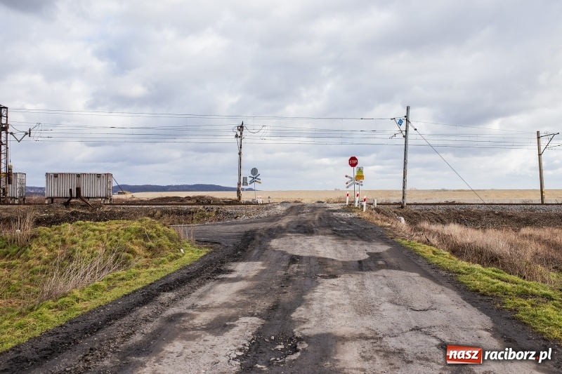 Zdjęcie w galerii na portalu naszraciborz.pl: Kolej wstrzymała likwidację przejazdów w Studziennej  wiadomości z regionu