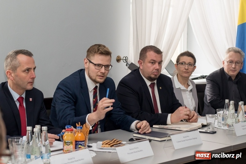 Zdjęcie w galerii na portalu naszraciborz.pl: Kolejowo-drogowa przyszłość Raciborza i okolic. Spotkanie w Katowicach  wiadomości z regionu