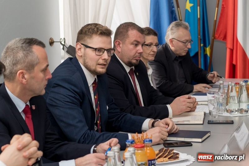 Zdjęcie w galerii na portalu naszraciborz.pl: Kolejowo-drogowa przyszłość Raciborza i okolic. Spotkanie w Katowicach  wiadomości z regionu