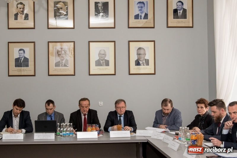 Zdjęcie w galerii na portalu naszraciborz.pl: Kolejowo-drogowa przyszłość Raciborza i okolic. Spotkanie w Katowicach  wiadomości z regionu