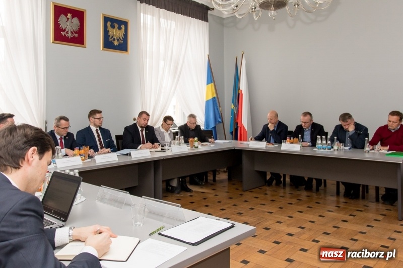 Zdjęcie w galerii na portalu naszraciborz.pl: Kolejowo-drogowa przyszłość Raciborza i okolic. Spotkanie w Katowicach  wiadomości z regionu