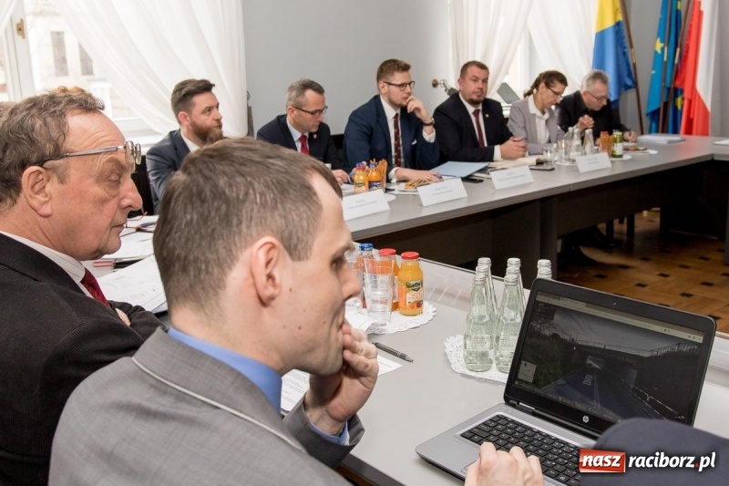 Zdjęcie w galerii na portalu naszraciborz.pl: Kolejowo-drogowa przyszłość Raciborza i okolic. Spotkanie w Katowicach  wiadomości z regionu