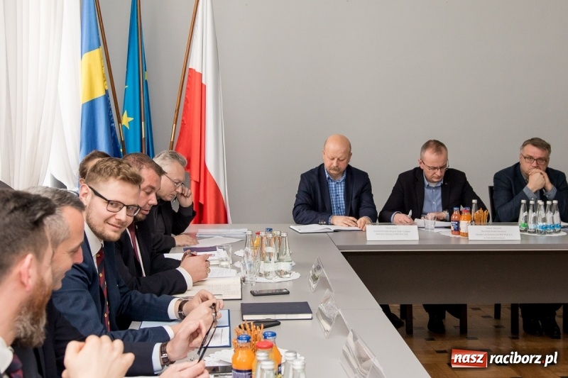 Zdjęcie w galerii na portalu naszraciborz.pl: Kolejowo-drogowa przyszłość Raciborza i okolic. Spotkanie w Katowicach  wiadomości z regionu