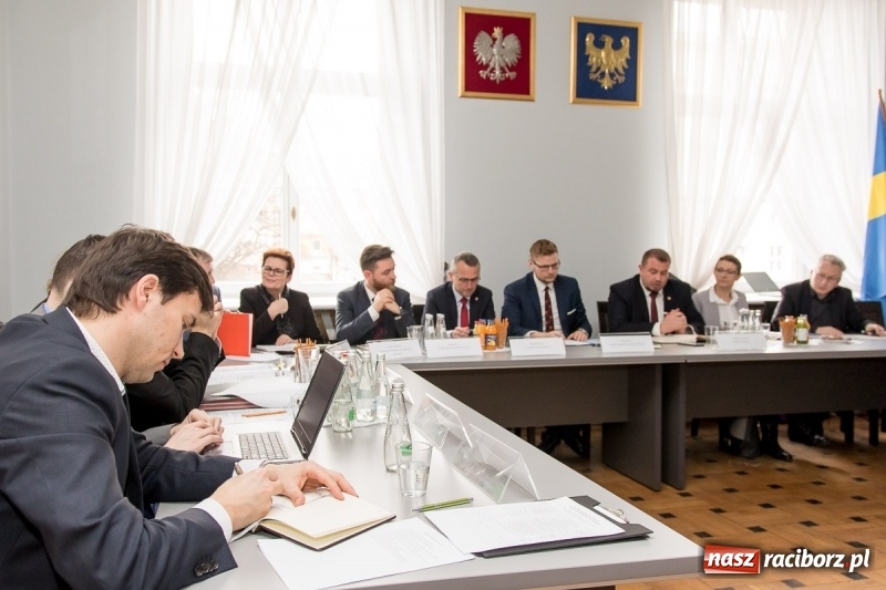 Zdjęcie w galerii na portalu naszraciborz.pl: Kolejowo-drogowa przyszłość Raciborza i okolic. Spotkanie w Katowicach  wiadomości z regionu