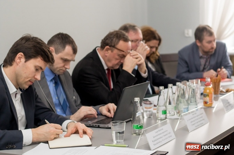 Zdjęcie w galerii na portalu naszraciborz.pl: Kolejowo-drogowa przyszłość Raciborza i okolic. Spotkanie w Katowicach  wiadomości z regionu