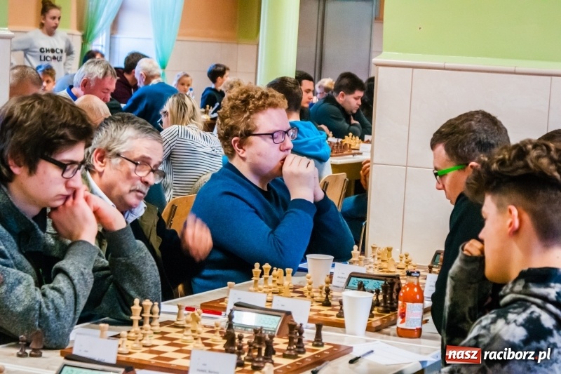 Zdjęcie w galerii na portalu naszraciborz.pl: Szachiści z Polski i zagranicy rywalizują o Puchar Prezydenta wiadomości z regionu