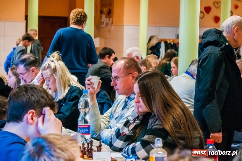 Zdjęcie w galerii na portalu naszraciborz.pl: Szachiści z Polski i zagranicy rywalizują o Puchar Prezydenta wiadomości z regionu