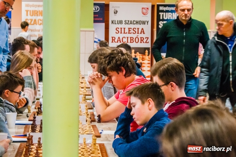 Zdjęcie w galerii na portalu naszraciborz.pl: Szachiści z Polski i zagranicy rywalizują o Puchar Prezydenta wiadomości z regionu
