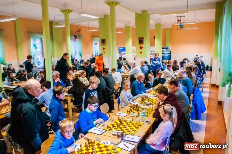 Zdjęcie w galerii na portalu naszraciborz.pl: Szachiści z Polski i zagranicy rywalizują o Puchar Prezydenta wiadomości z regionu