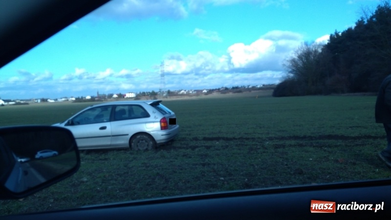 Zdjęcie w galerii na portalu naszraciborz.pl: Ten zakręt nie wybacza brawury. Szaleństwo i łamanie przepisów pod Oborą i w Markowicach  wiadomości z regionu