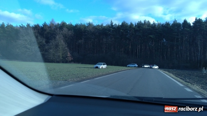 Zdjęcie w galerii na portalu naszraciborz.pl: Ten zakręt nie wybacza brawury. Szaleństwo i łamanie przepisów pod Oborą i w Markowicach  wiadomości z regionu