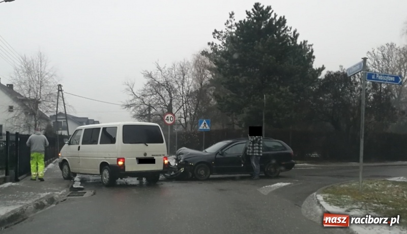 Zdjęcie w galerii na portalu naszraciborz.pl: Ten zakręt nie wybacza brawury. Szaleństwo i łamanie przepisów pod Oborą i w Markowicach  wiadomości z regionu