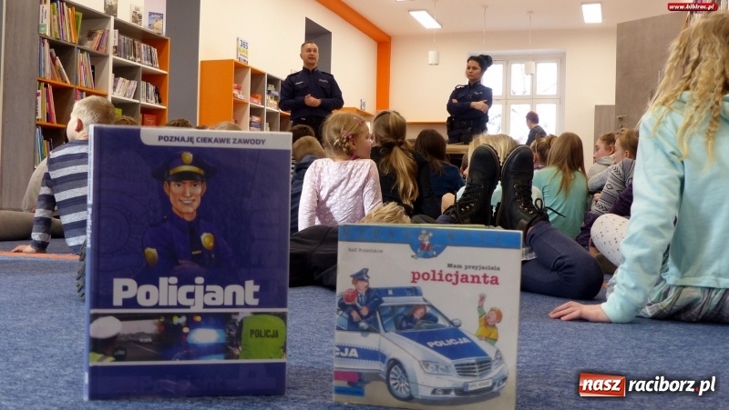 Zdjęcie w galerii na portalu naszraciborz.pl: Uczestnicy ferii z biblioteką poznali tajniki pracy policjanta wiadomości z regionu