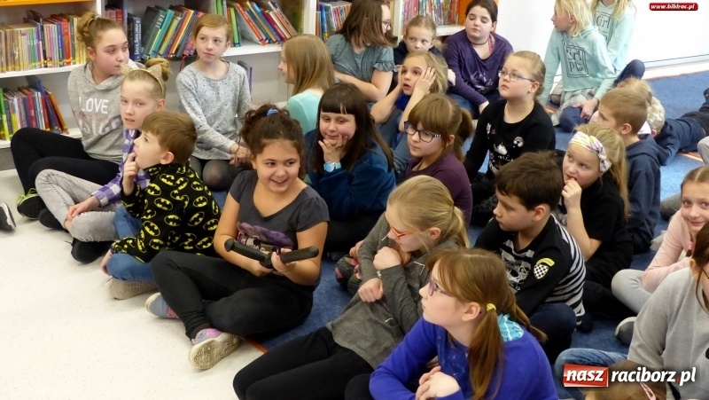 Zdjęcie w galerii na portalu naszraciborz.pl: Uczestnicy ferii z biblioteką poznali tajniki pracy policjanta wiadomości z regionu
