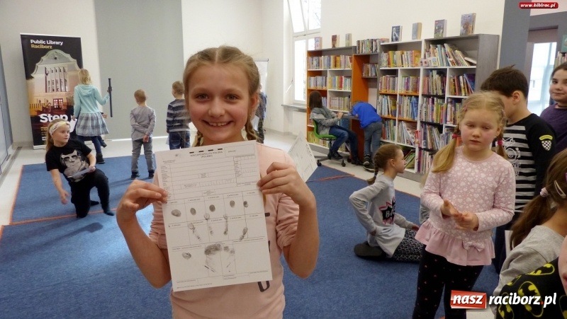 Zdjęcie w galerii na portalu naszraciborz.pl: Uczestnicy ferii z biblioteką poznali tajniki pracy policjanta wiadomości z regionu
