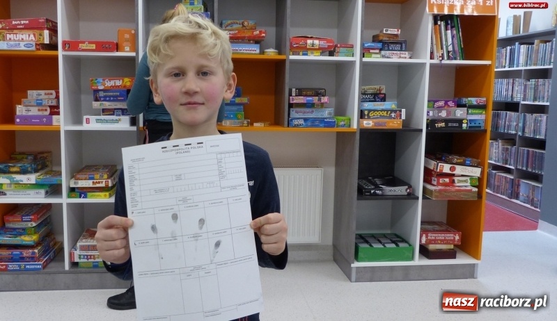 Zdjęcie w galerii na portalu naszraciborz.pl: Uczestnicy ferii z biblioteką poznali tajniki pracy policjanta wiadomości z regionu