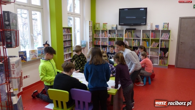 Zdjęcie w galerii na portalu naszraciborz.pl: Uczestnicy ferii z biblioteką poznali tajniki pracy policjanta wiadomości z regionu