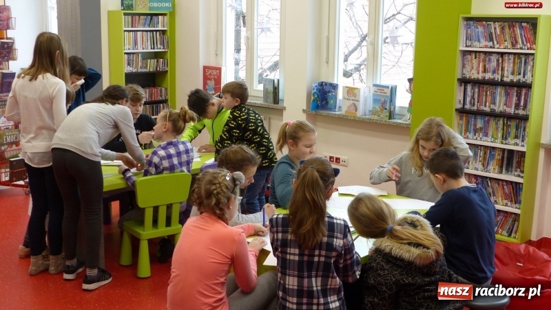 Zdjęcie w galerii na portalu naszraciborz.pl: Uczestnicy ferii z biblioteką poznali tajniki pracy policjanta wiadomości z regionu