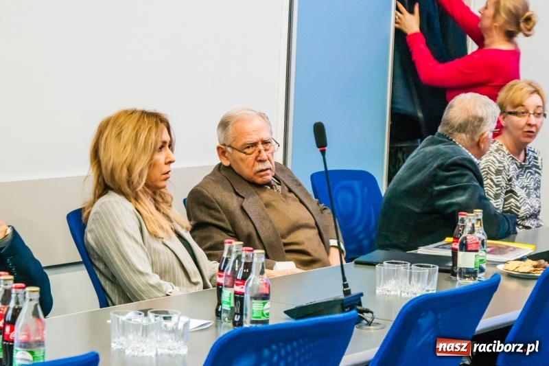 Zdjęcie w galerii na portalu naszraciborz.pl: Walka z wiatrakami trwa. Spotkanie w raciborskim magistracie wiadomości z regionu