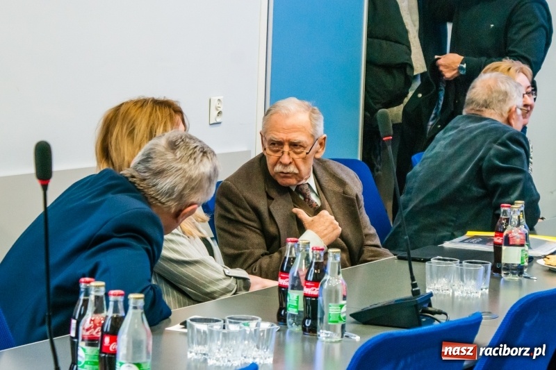 Zdjęcie w galerii na portalu naszraciborz.pl: Walka z wiatrakami trwa. Spotkanie w raciborskim magistracie wiadomości z regionu