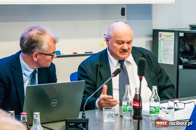 Zdjęcie w galerii na portalu naszraciborz.pl: Walka z wiatrakami trwa. Spotkanie w raciborskim magistracie wiadomości z regionu