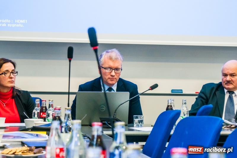 Zdjęcie w galerii na portalu naszraciborz.pl: Walka z wiatrakami trwa. Spotkanie w raciborskim magistracie wiadomości z regionu