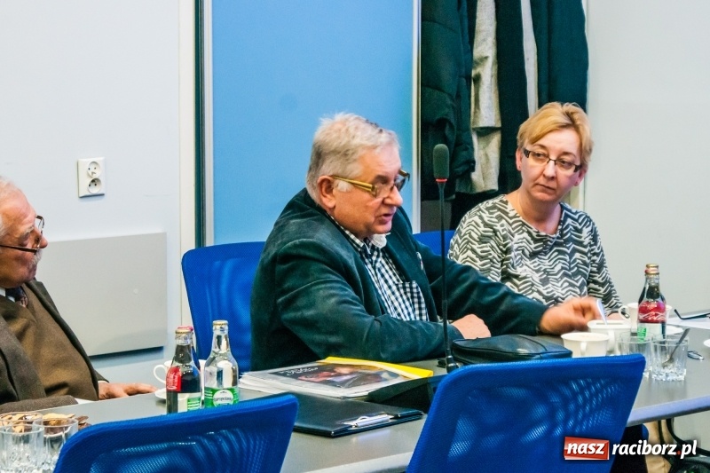 Zdjęcie w galerii na portalu naszraciborz.pl: Walka z wiatrakami trwa. Spotkanie w raciborskim magistracie wiadomości z regionu