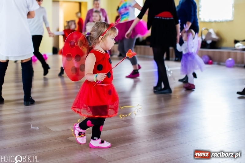 Zdjęcie w galerii na portalu naszraciborz.pl: Kolorowe bale przebierańców w Pietrowicach Wielkich wiadomości z regionu