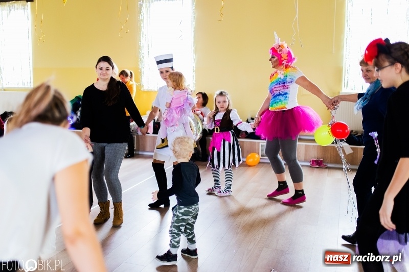 Zdjęcie w galerii na portalu naszraciborz.pl: Kolorowe bale przebierańców w Pietrowicach Wielkich wiadomości z regionu