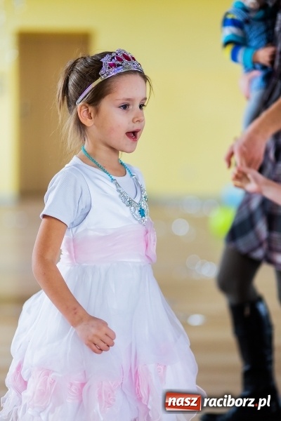 Zdjęcie w galerii na portalu naszraciborz.pl: Kolorowe bale przebierańców w Pietrowicach Wielkich wiadomości z regionu