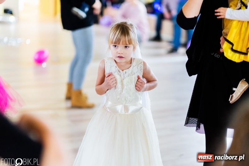 Zdjęcie w galerii na portalu naszraciborz.pl: Kolorowe bale przebierańców w Pietrowicach Wielkich wiadomości z regionu