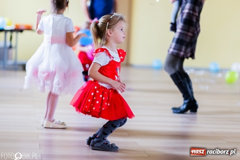 Zdjęcie w galerii na portalu naszraciborz.pl: Kolorowe bale przebierańców w Pietrowicach Wielkich wiadomości z regionu