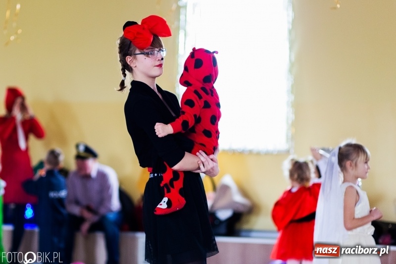 Zdjęcie w galerii na portalu naszraciborz.pl: Kolorowe bale przebierańców w Pietrowicach Wielkich wiadomości z regionu