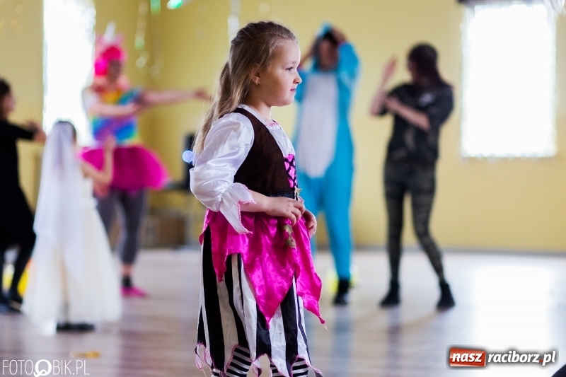 Zdjęcie w galerii na portalu naszraciborz.pl: Kolorowe bale przebierańców w Pietrowicach Wielkich wiadomości z regionu