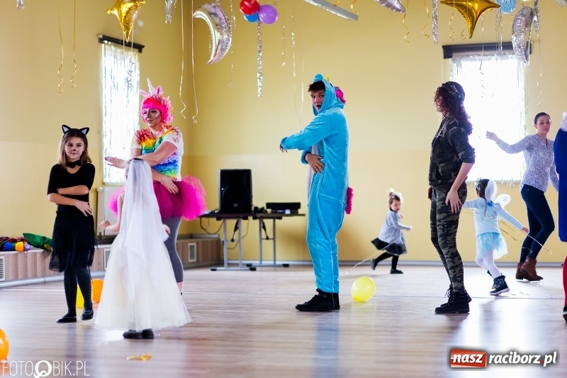 Zdjęcie w galerii na portalu naszraciborz.pl: Kolorowe bale przebierańców w Pietrowicach Wielkich wiadomości z regionu