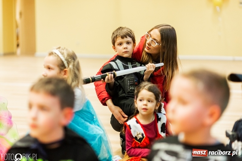 Zdjęcie w galerii na portalu naszraciborz.pl: Kolorowe bale przebierańców w Pietrowicach Wielkich wiadomości z regionu