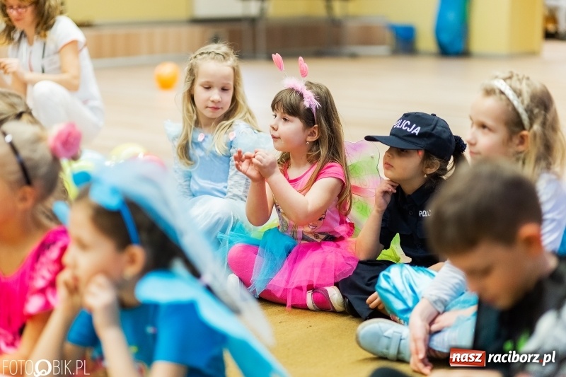 Zdjęcie w galerii na portalu naszraciborz.pl: Kolorowe bale przebierańców w Pietrowicach Wielkich wiadomości z regionu