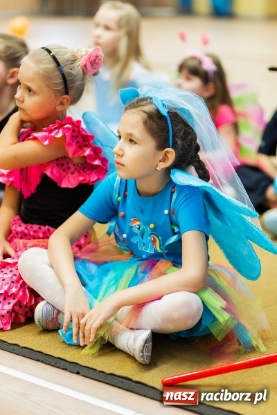 Zdjęcie w galerii na portalu naszraciborz.pl: Kolorowe bale przebierańców w Pietrowicach Wielkich wiadomości z regionu