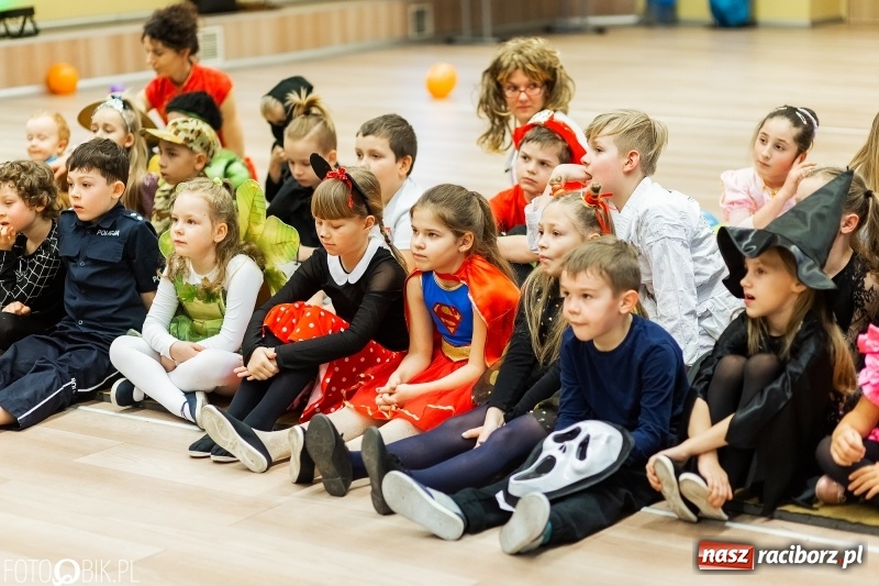 Zdjęcie w galerii na portalu naszraciborz.pl: Kolorowe bale przebierańców w Pietrowicach Wielkich wiadomości z regionu
