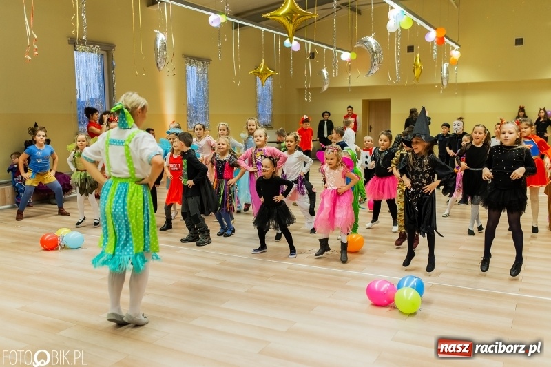 Zdjęcie w galerii na portalu naszraciborz.pl: Kolorowe bale przebierańców w Pietrowicach Wielkich wiadomości z regionu